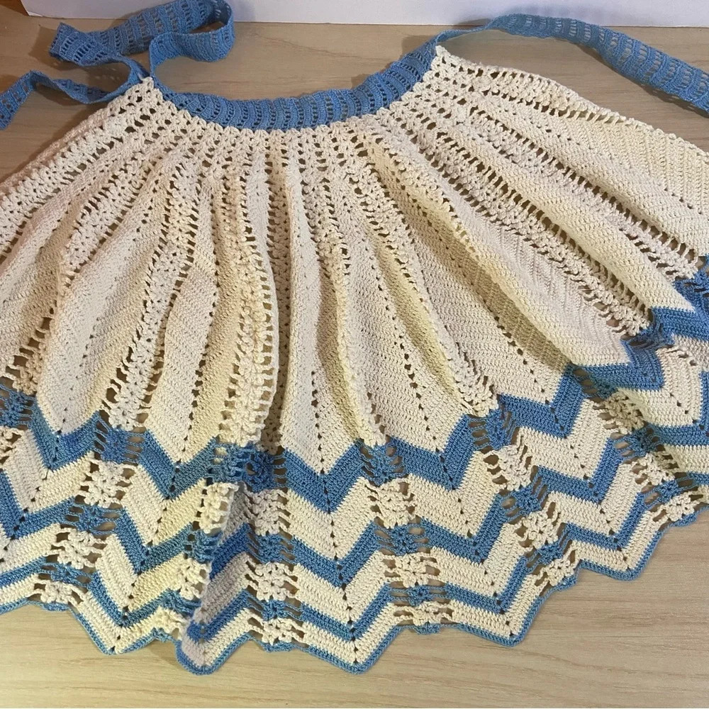 Vintage Crochet Half Apron Blue/White Grannycore Trad-Wife Farmhouse Cottagecore